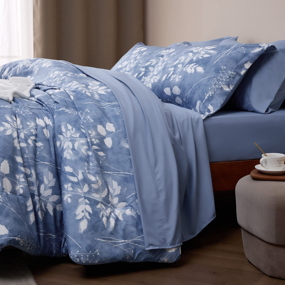 7 Pieces Blue Floral Bedding Sets Queen Bed in a Bag