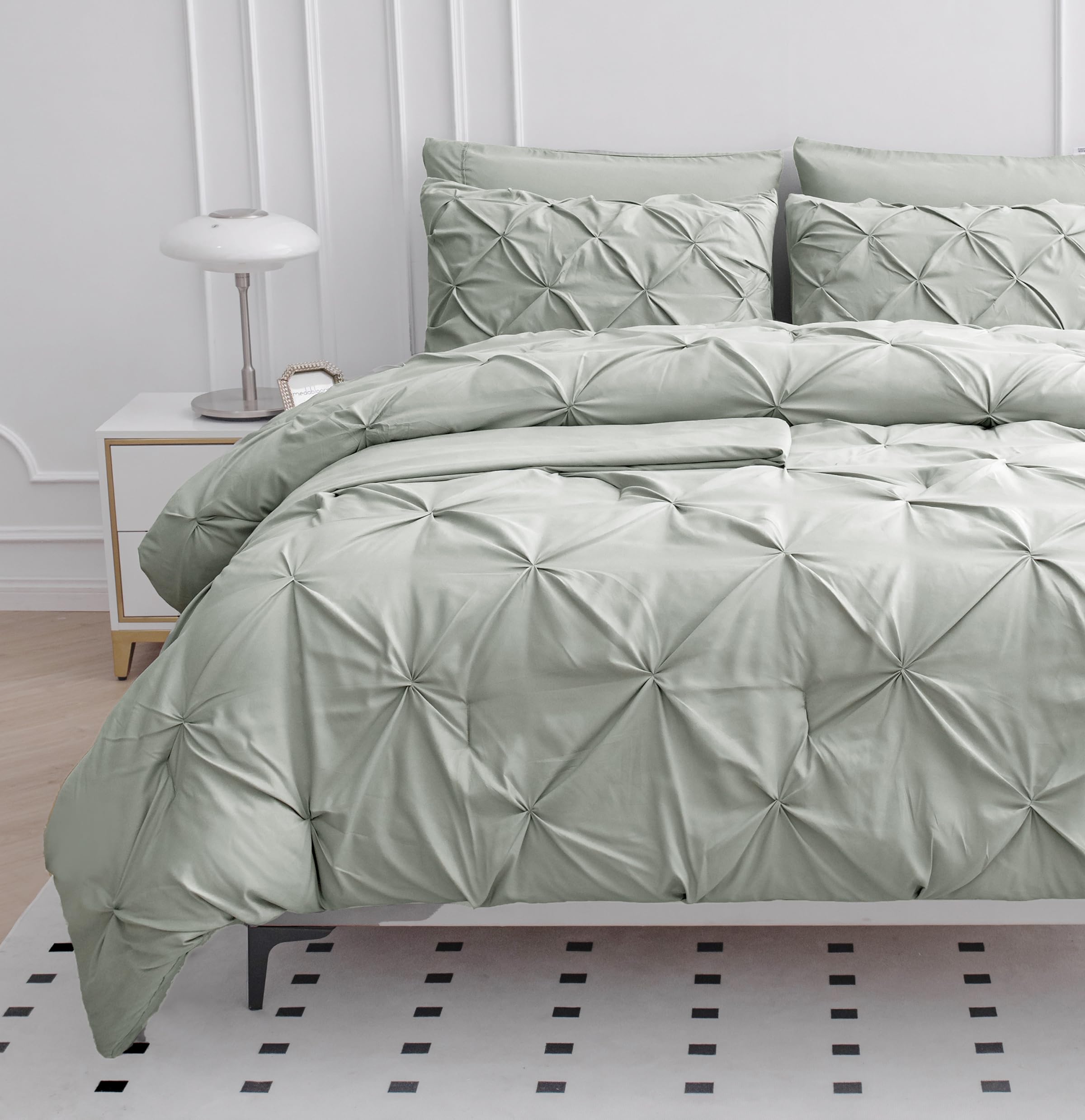 Queen Comforter Set – 7 Piece Bed in a Bag – Pinch Pleated Queen Size Bedding Set