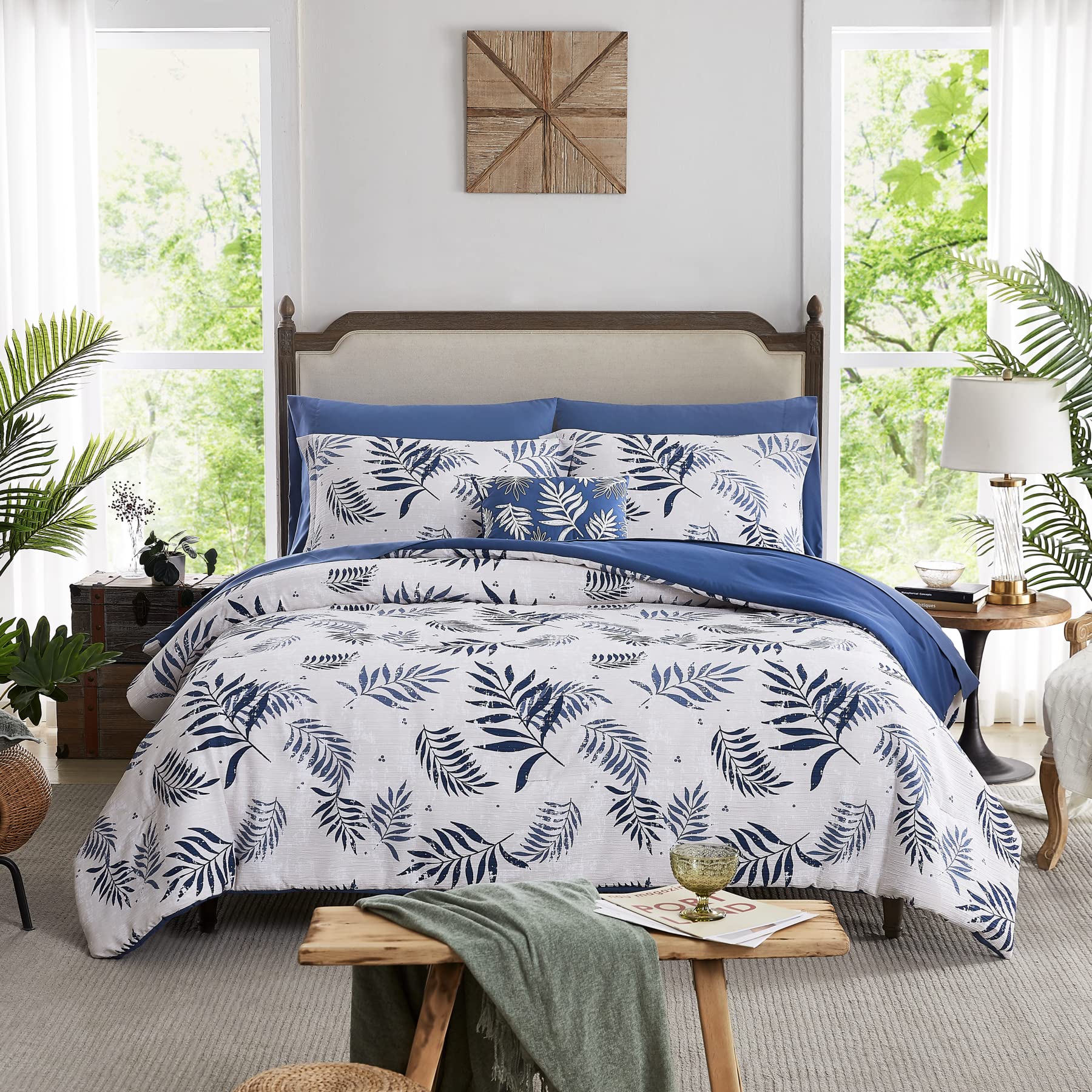 Textured Design Blue Leaves Printed Comforter King Size