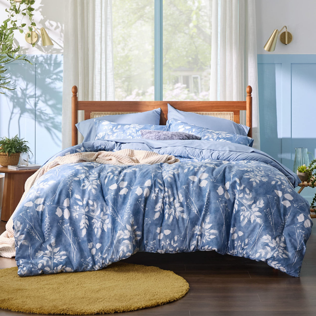 7 Pieces Blue Floral Bedding Sets Queen Bed in a Bag