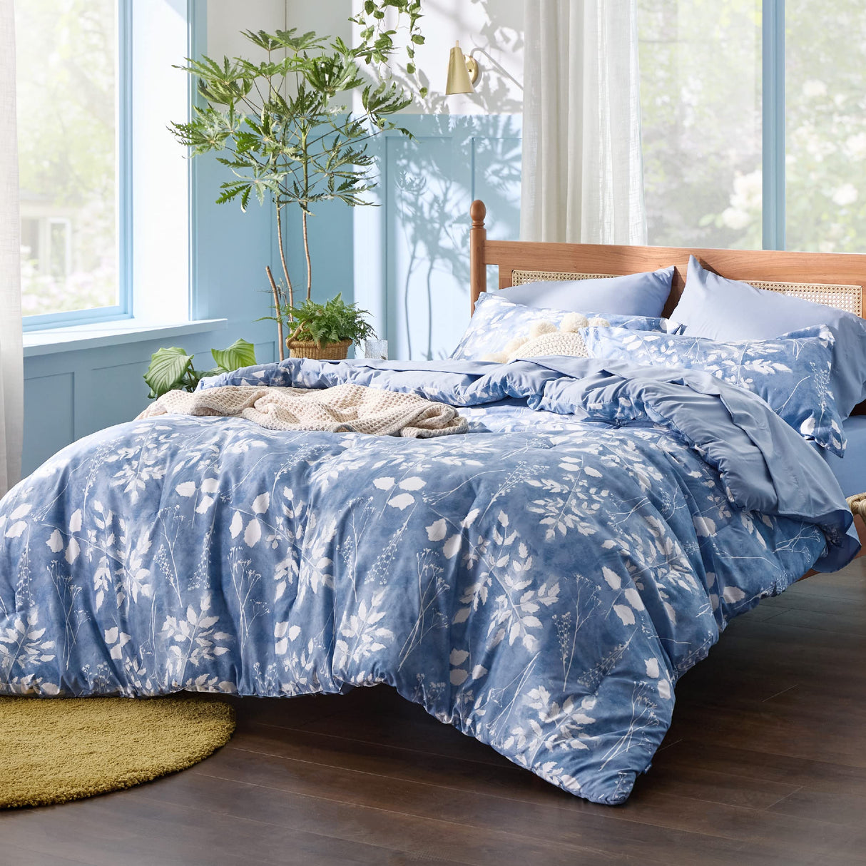 7 Pieces Blue Floral Bedding Sets Queen Bed in a Bag