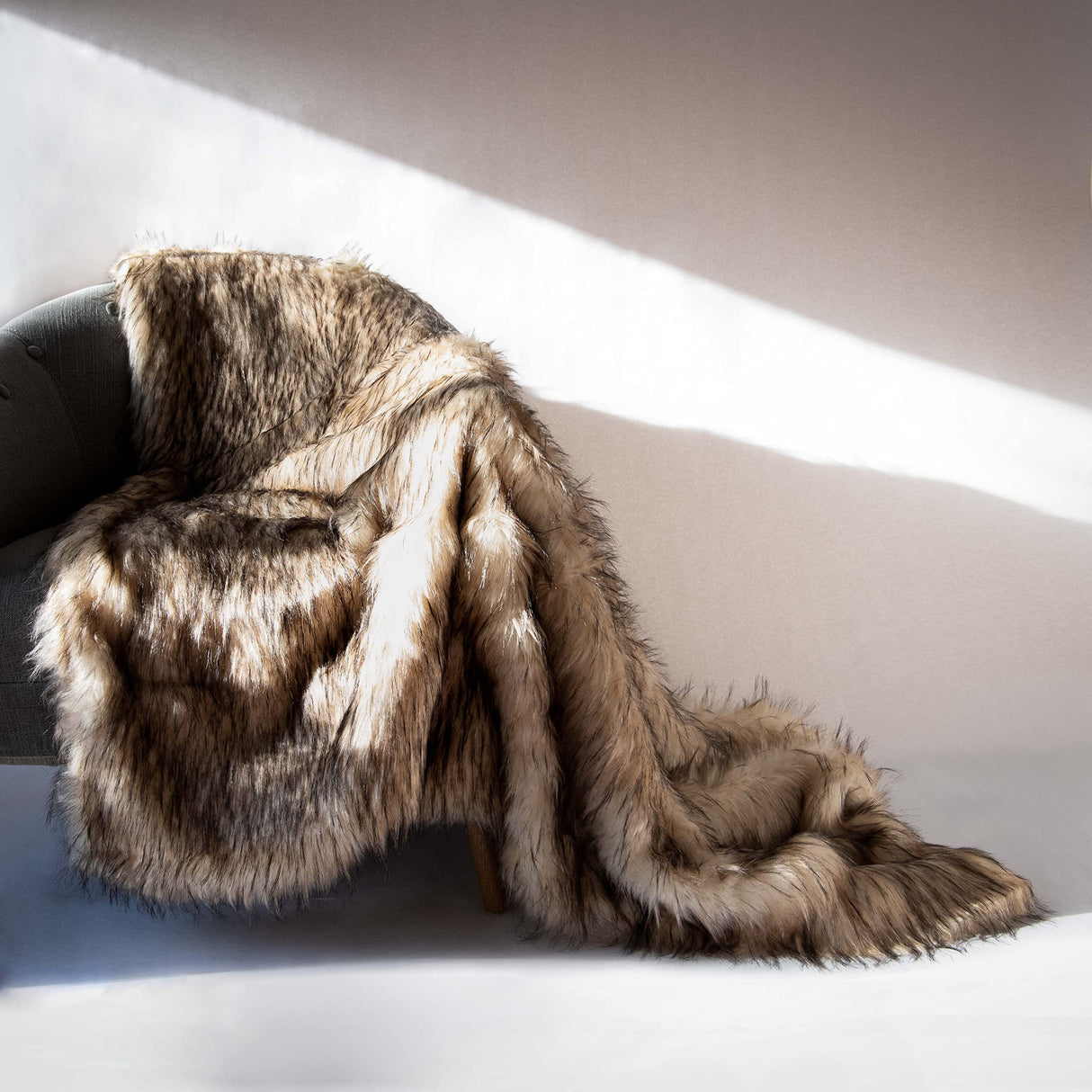 Heavyweight Super Soft Luxury Faux Fur Oversized Throw Blanket  Bleached Finn